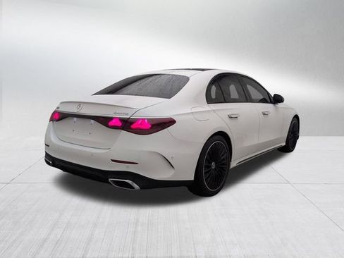 Used 2024 Mercedes-Benz E 350 4MATIC Sedan image 5