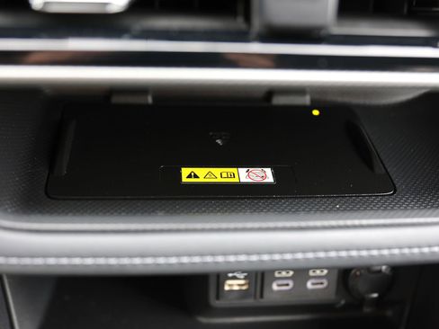 Used 2023 Toyota Highlander Platinum AWD/4WD image 30