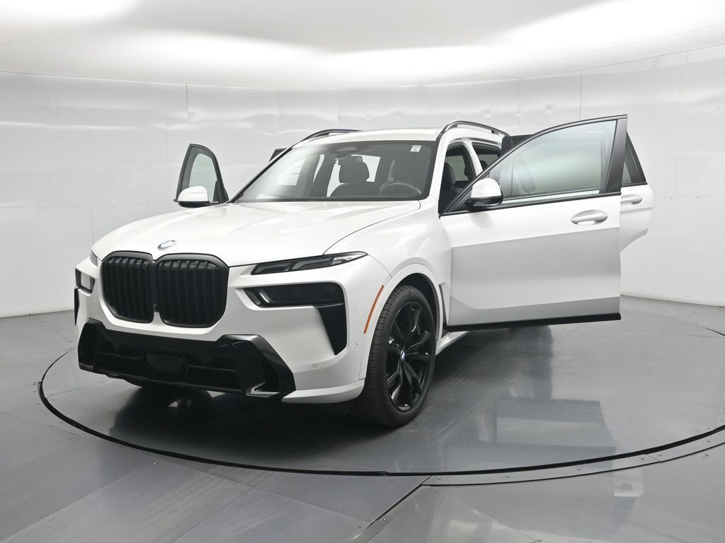 Used 2025 BMW X7 xDrive40i w/ M Sport Package AWD/4WD image 32