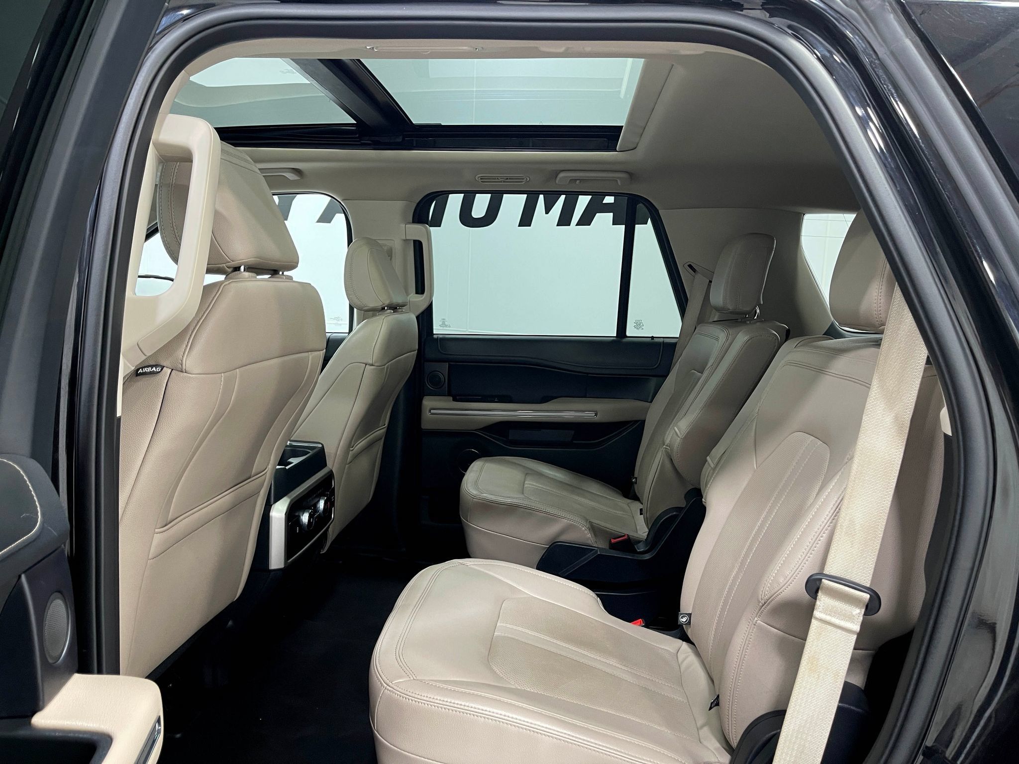 Used 2024 Ford Expedition Limited AWD/4WD image 30