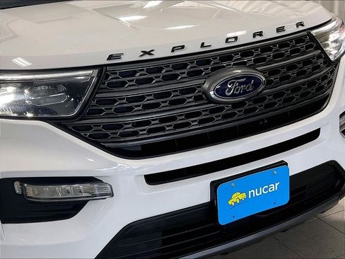 Used 2021 Ford Explorer XLT w/ Equipment Group 202A AWD/4WD image 32
