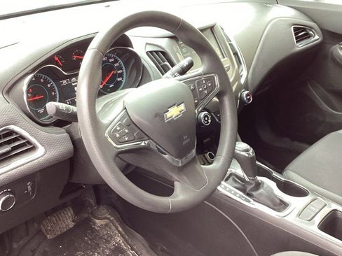 Used 2016 Chevrolet Cruze LT image 11
