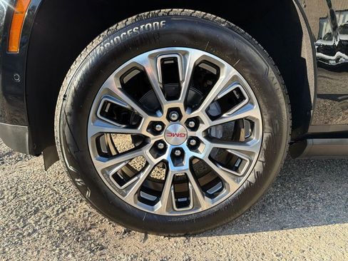 Used 2026 GMC Yukon Denali w/ Sun & Power Step Package AWD/4WD image 9