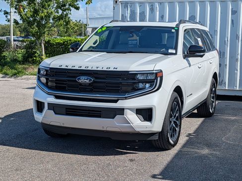 Certified 2025 Ford Expedition Platinum AWD/4WD image 8