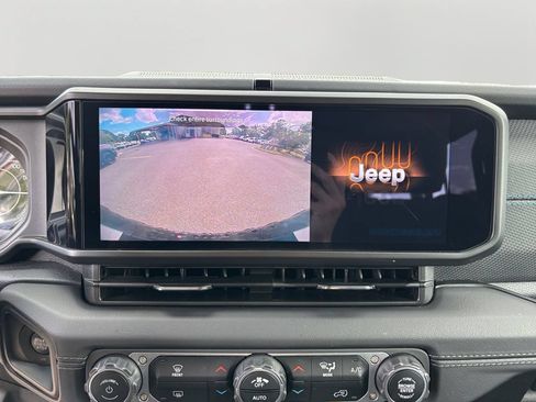 Used 2024 Jeep Wrangler Unlimited Rubicon 4xe AWD/4WD image 26