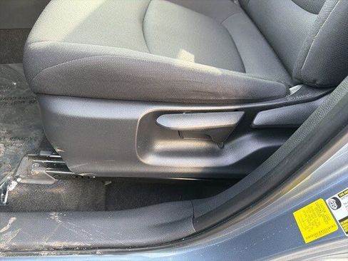 Used 2024 Toyota Corolla Cross LE image 21