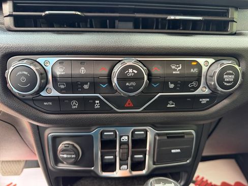 Used 2024 Jeep Wrangler Unlimited Sport AWD/4WD image 19