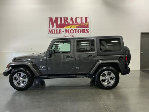 Used 2017 Jeep Wrangler Unlimited Sahara w/ Connectivity Group AWD/4WD image 2