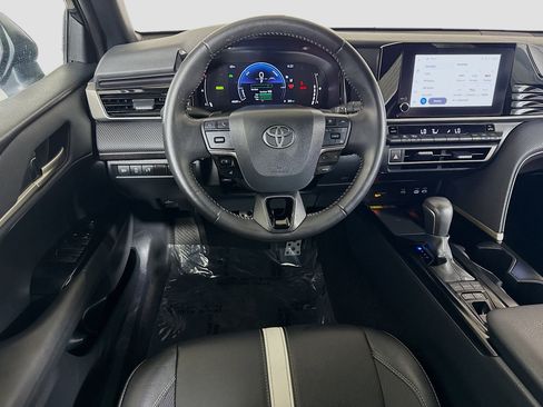 Used 2025 Toyota Camry SE image 17