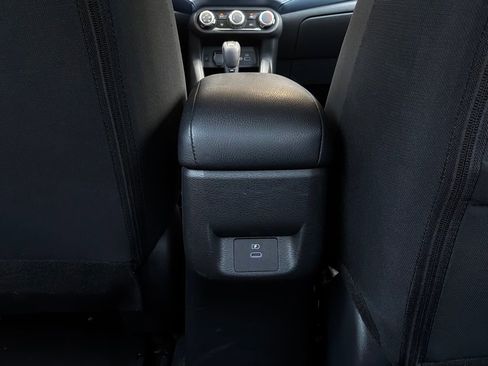 Used 2025 Nissan Versa SV FWD image 12