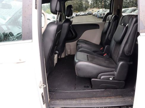 Used 2019 Dodge Grand Caravan SXT image 6