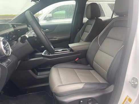 Certified 2025 Chevrolet Equinox LT w/ Convenience Package II image 18