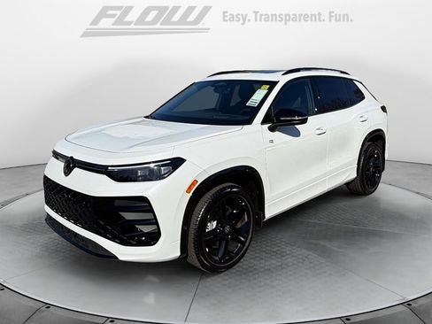 New 2026 Volkswagen Tiguan SE R-Line AWD/4WD image 3