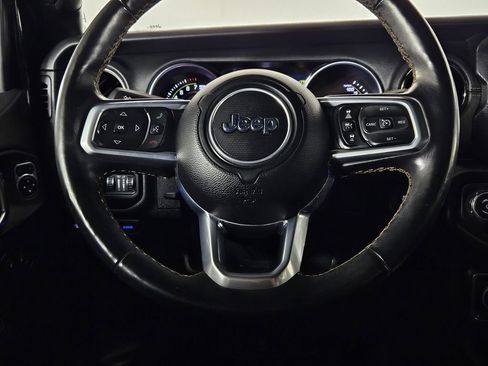 Used 2021 Jeep Wrangler Unlimited Sahara AWD/4WD image 11
