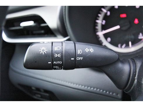 Used 2024 Toyota Highlander XLE image 13