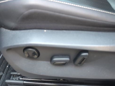 Used 2023 Volkswagen Tiguan SE w/ Panoramic Sunroof Package image 14