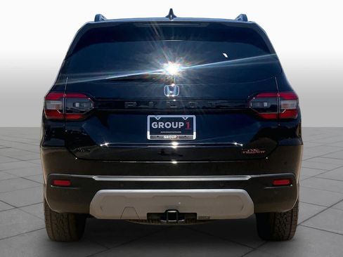 Used 2025 Honda Pilot TrailSport image 5