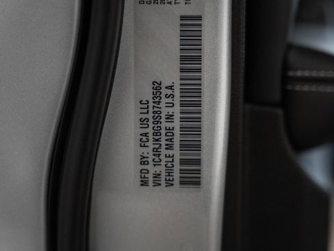 New 2025 Jeep Grand Cherokee L Limited w/ Luxury Tech Group II image 37