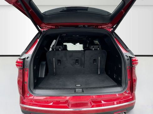 Used 2023 Chevrolet Traverse Premier FWD image 28