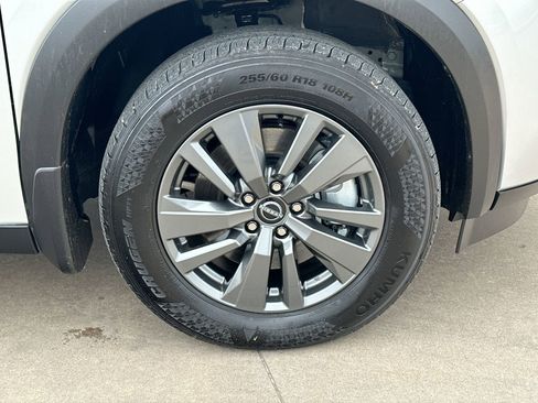 Used 2024 Nissan Pathfinder SV image 10