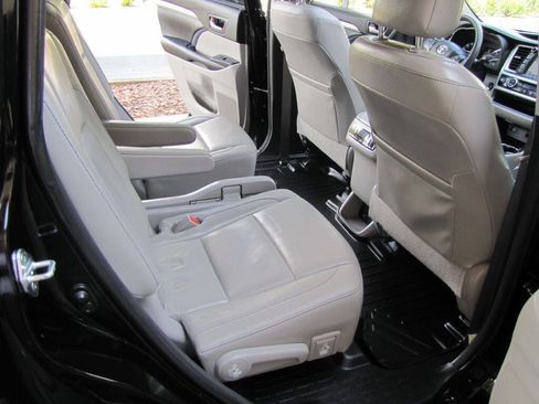 Used 2016 Toyota Highlander XLE FWD image 22