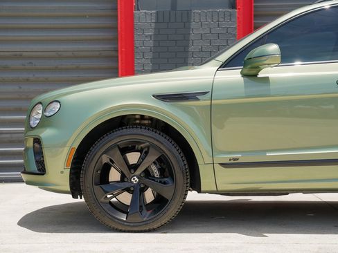 Used 2022 Bentley Bentayga AWD/4WD image 9