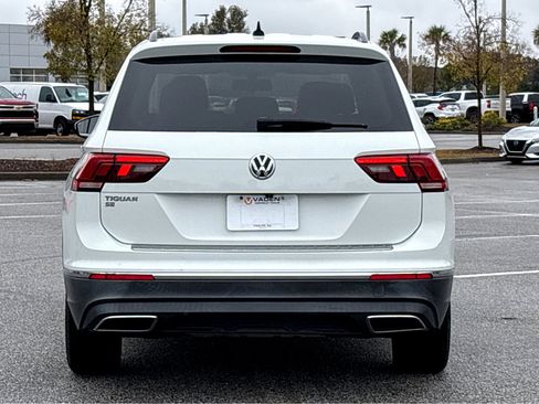 Used 2020 Volkswagen Tiguan SE w/ Panoramic Sunroof Package image 16