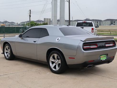 Used 2018 Dodge Challenger SXT RWD image 4