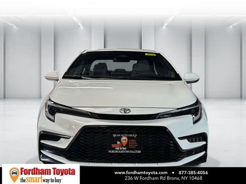 Used 2024 Toyota Corolla SE FWD image 2