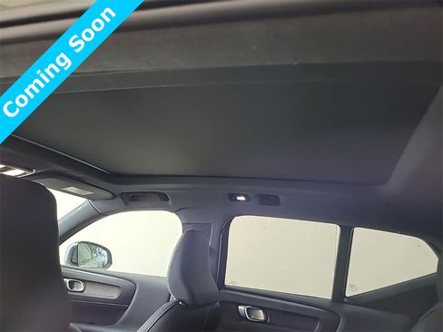 Used 2022 Volvo XC40 P8 Recharge Ultimate image 11