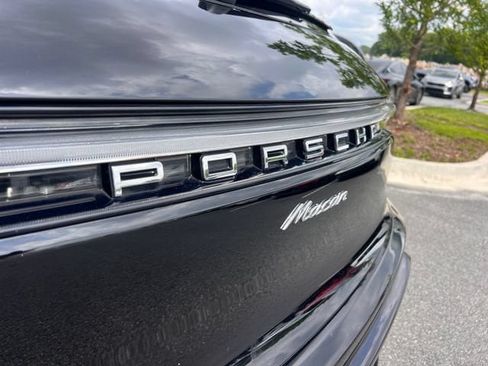 Used 2023 Porsche Macan AWD/4WD image 40