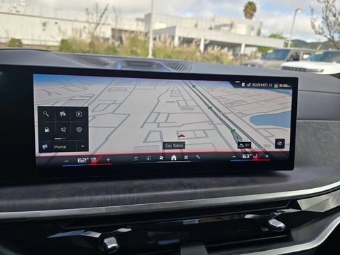 Used 2025 BMW X7 M60i w/ Executive Package image 31