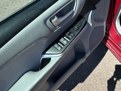 Used 2017 Toyota Camry XLE FWD image 10
