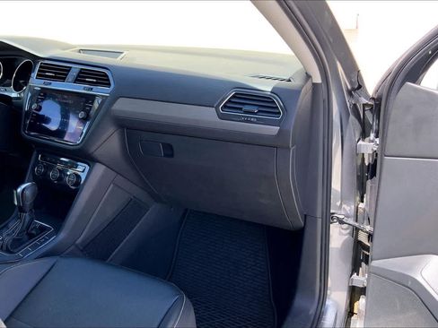Used 2021 Volkswagen Tiguan SE FWD image 23