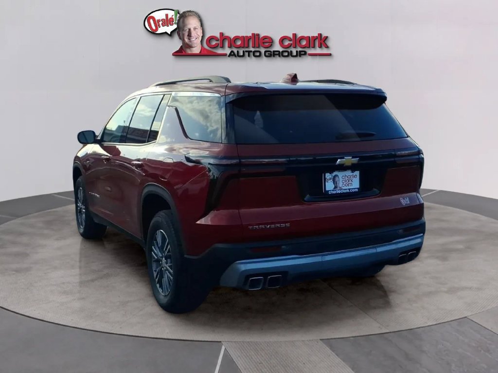 Used 2026 Chevrolet Traverse LT FWD image 3