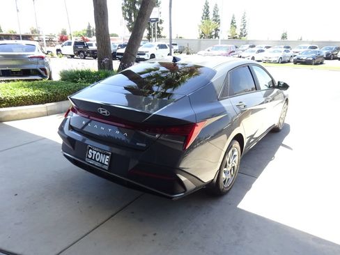 Used 2025 Hyundai Elantra Hybrid FWD image 8