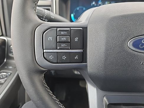 Used 2025 Ford F350 Lariat w/ Black Appearance Package image 13