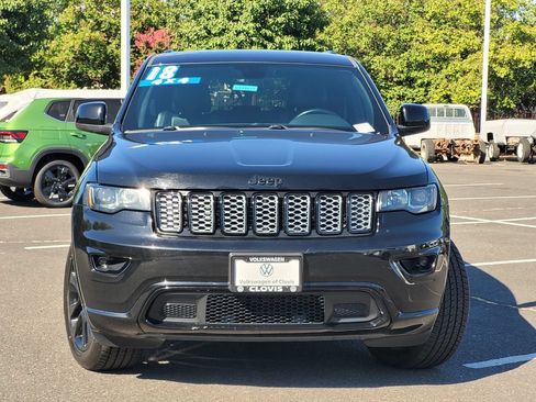 Used 2018 Jeep Grand Cherokee Altitude AWD/4WD image 3