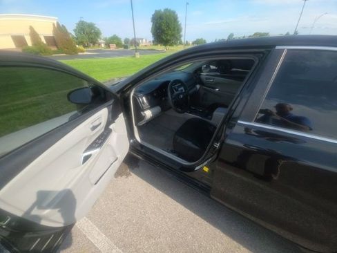 Used 2016 Toyota Camry LE FWD image 5