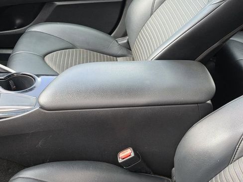 Used 2020 Toyota Camry SE image 8