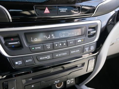 Used 2022 Honda Pilot Touring image 27