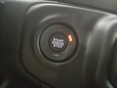 Used 2022 Jeep Wrangler Unlimited Sahara image 25