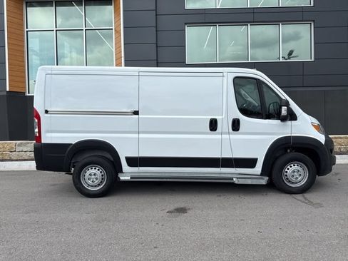 Used 2025 RAM ProMaster 2500 w/ U-Haul Equipment Group FWD image 2