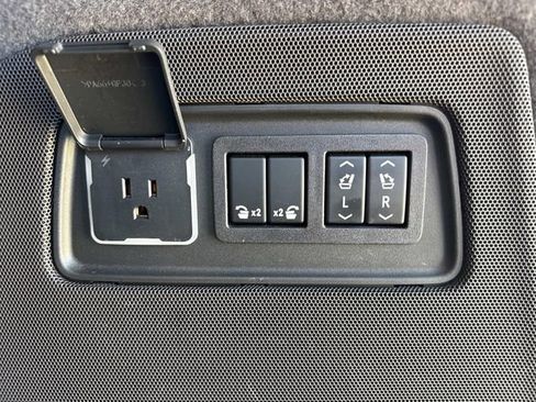 Used 2023 Cadillac Escalade Sport w/ LPO, ONYX Package image 13