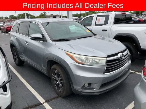 Used 2016 Toyota Highlander XLE FWD image 1