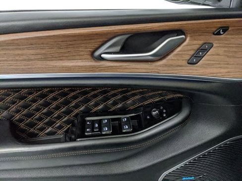 Used 2023 Jeep Grand Cherokee Summit image 16