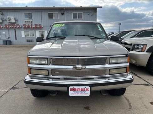 Used 1999 Chevrolet Suburban 4WD w/ Preferred Equipment Group 2 image 9