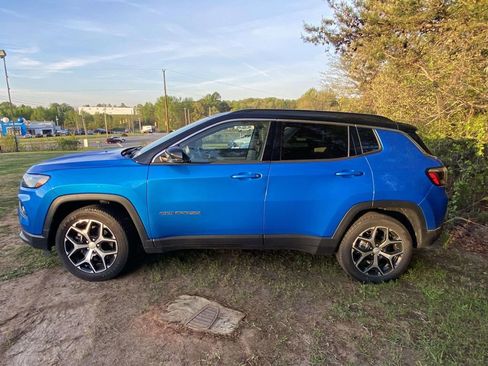 Used 2024 Jeep Compass Limited image 7