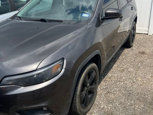 Used 2019 Jeep Cherokee Latitude Plus FWD image 4