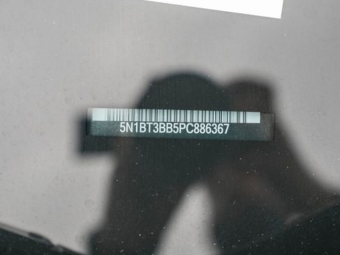 Used 2023 Nissan Rogue SV image 32